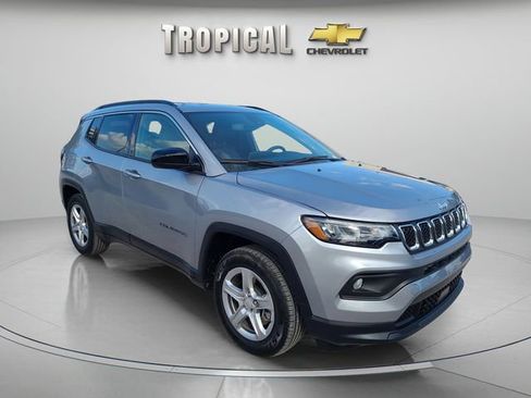 Used 2024 Jeep Compass Latitude AWD/4WD image 4