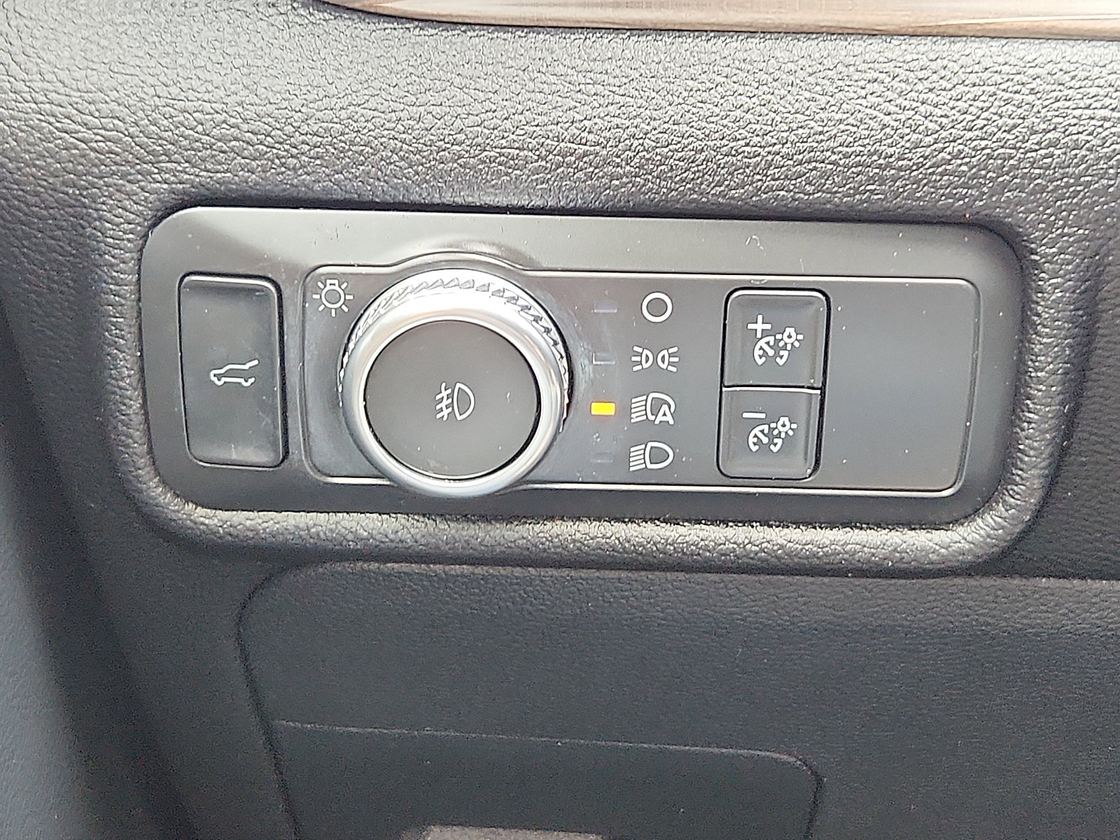 Used 2021 Ford Explorer Limited w/ Equipment Group 301A AWD/4WD image 29