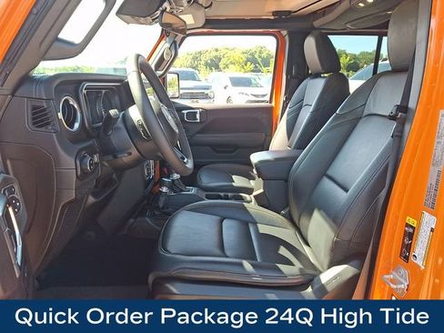 Used 2025 Jeep Gladiator Sport AWD/4WD image 2