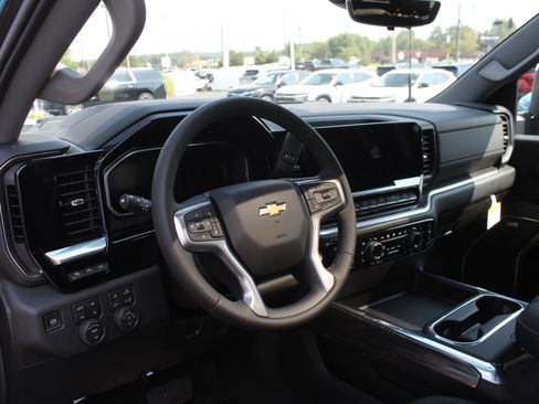 New 2026 Chevrolet Silverado 2500 LTZ w/ LTZ Premium Package AWD/4WD image 14
