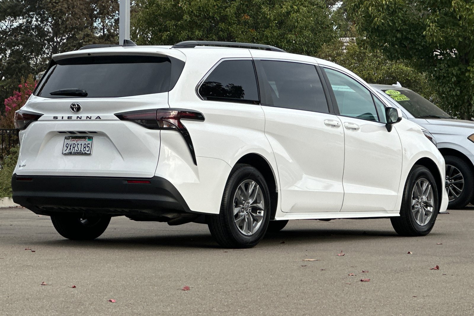 Certified 2026 Toyota Sienna LE FWD image 4