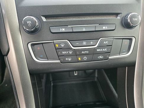 Used 2018 Ford Fusion SE w/ Fusion SE Technology Package image 17