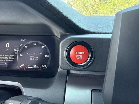 Used 2025 Toyota Tacoma TRD Sport AWD/4WD image 35