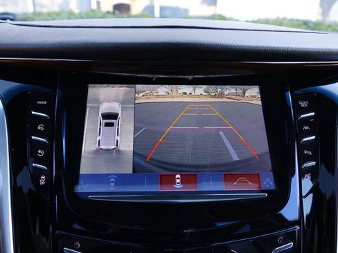 Used 2020 Cadillac Escalade Luxury image 10