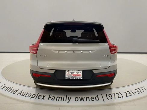 Used 2025 Volvo XC40 B5 Plus AWD/4WD image 4