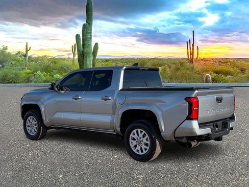 Used 2025 Toyota Tacoma SR5 image 4
