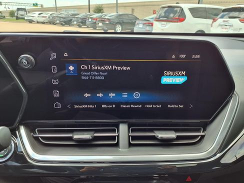Used 2025 Chevrolet Trax RS w/ Sunroof Package FWD image 21