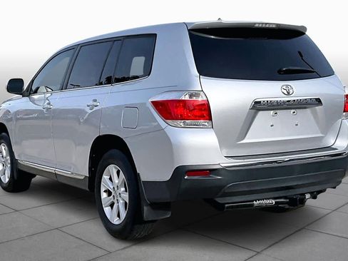 Used 2012 Toyota Highlander w/ Tow Pkg image 11