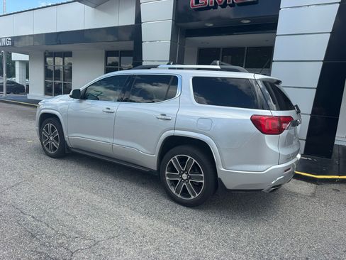 Used 2018 GMC Acadia Denali w/ Technology Package AWD/4WD image 4