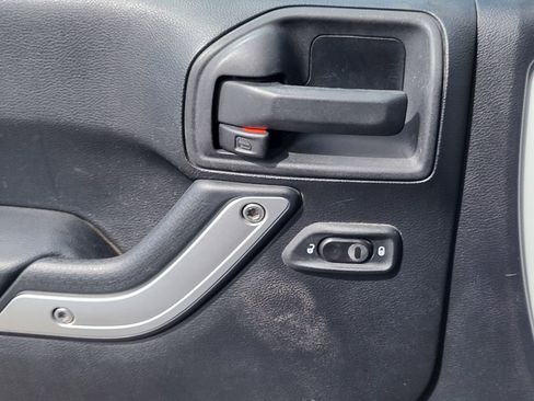 Used 2014 Jeep Wrangler Sahara image 25