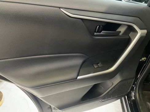 Used 2021 Toyota RAV4 LE AWD/4WD image 19
