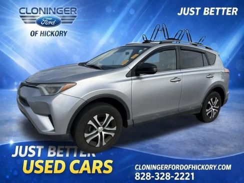 Used 2017 Toyota RAV4 LE AWD/4WD image 1