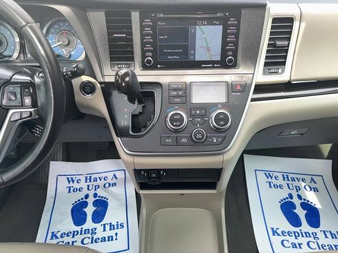 Used 2020 Toyota Sienna XLE w/ XLE Navigation Package image 17