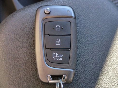 Certified 2022 Hyundai Kona SE image 31