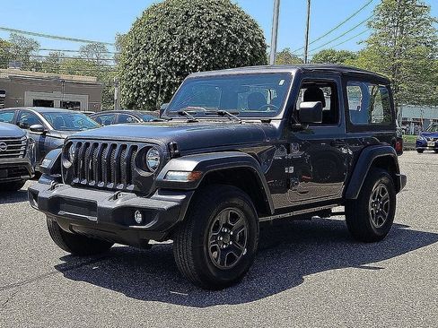Used 2022 Jeep Wrangler Sport AWD/4WD image 3