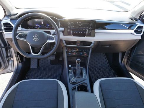 Certified 2025 Volkswagen Taos SE image 22