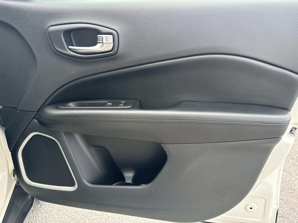 Used 2020 Jeep Compass Latitude AWD/4WD image 23