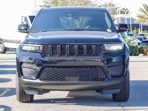 New 2025 Jeep Grand Cherokee Laredo image 2