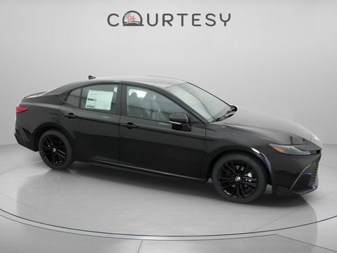 Used 2026 Toyota Camry SE FWD image 23