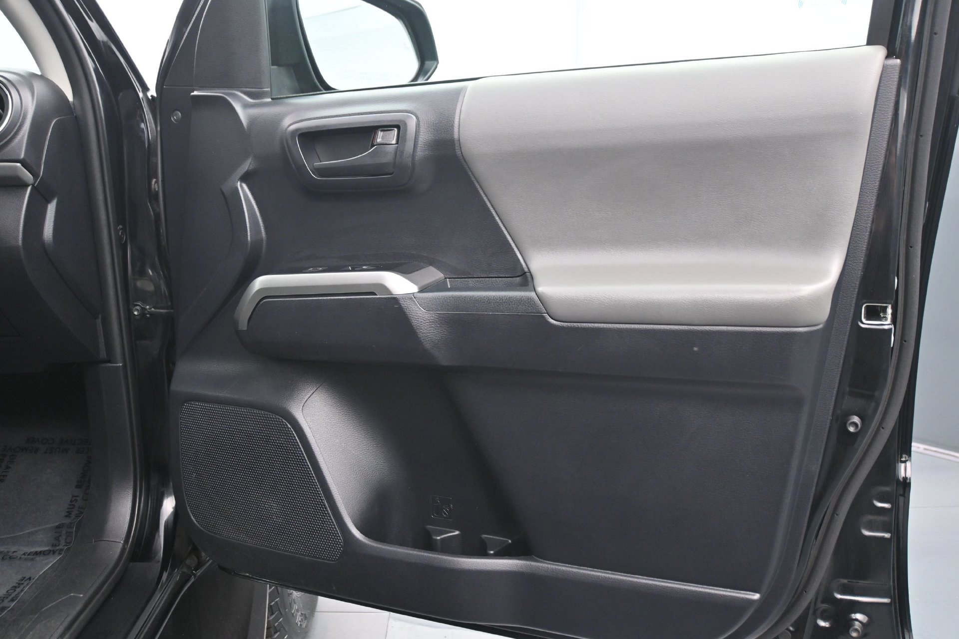 Used 2020 Toyota Tacoma SR5 w/ Technology Package AWD/4WD image 12