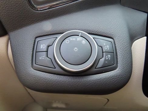 Used 2017 Ford Escape Titanium image 29