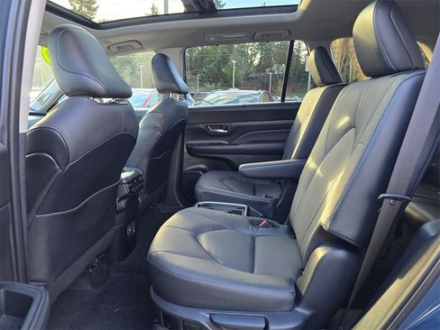 Certified 2025 Toyota Grand Highlander FWD image 18