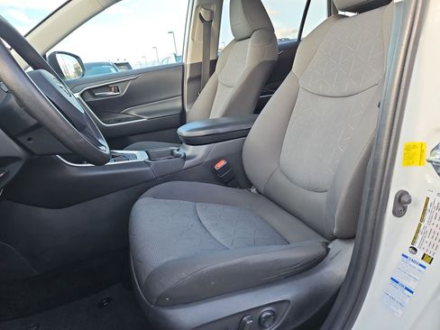 Used 2020 Toyota RAV4 XLE image 17