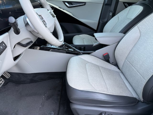 Used 2023 Kia Niro Wave FWD image 12