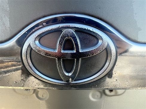 Used 2014 Toyota Camry XLE image 27