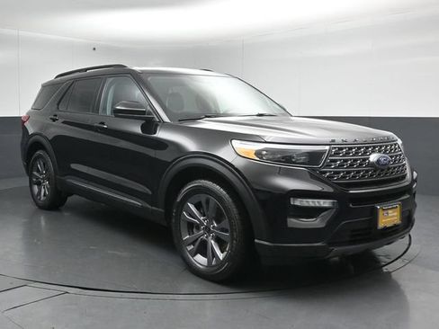 Certified 2024 Ford Explorer XLT w/ Equipment Group 202A AWD/4WD image 1
