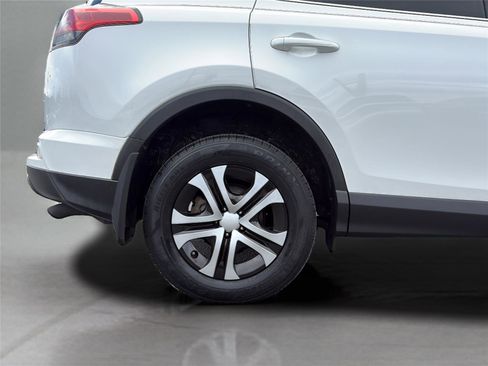 Used 2016 Toyota RAV4 LE AWD/4WD image 29