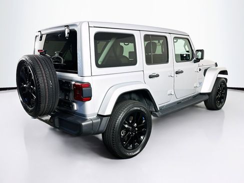 Used 2023 Jeep Wrangler Sahara w/ Cold Weather Group image 9