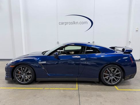 Used 2014 Nissan GT-R Premium AWD/4WD image 4