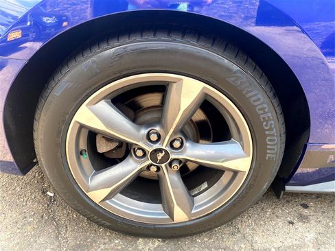 Used 2016 Ford Mustang 2dr Fastback V6 w/ Equipment Group 051A image 16