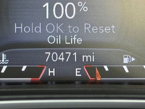 Used 2021 Jeep Cherokee Trailhawk w/ Sun, Sound & Nav Group AWD/4WD image 39