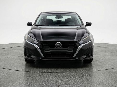Used 2025 Nissan Altima 2.5 SV image 2