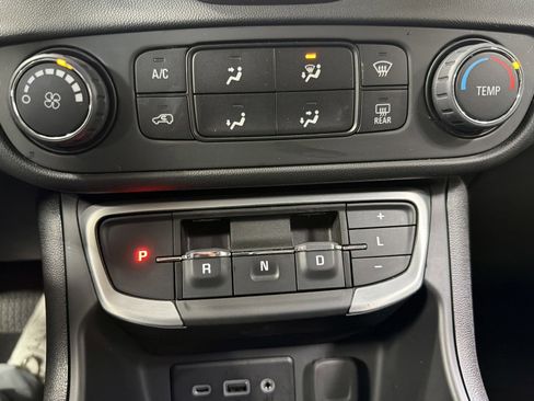 Used 2024 GMC Terrain SLE image 22