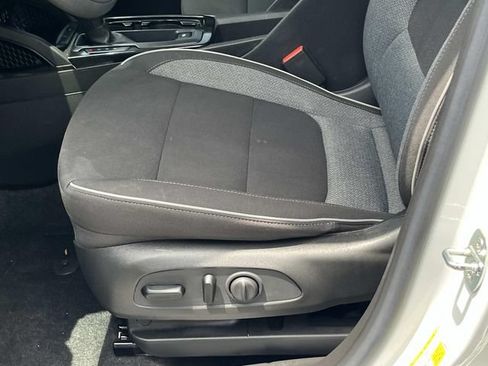 Used 2023 Chevrolet TrailBlazer LT FWD image 25