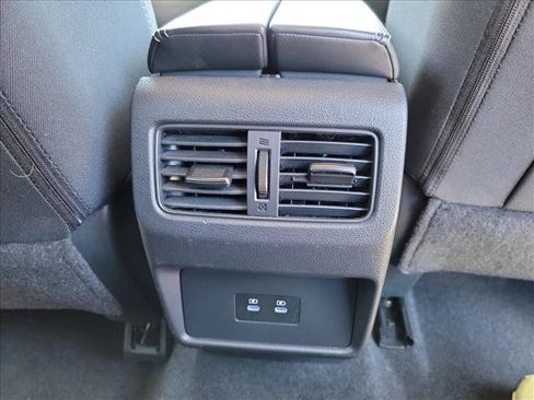 Used 2025 Nissan Rogue SV FWD image 17