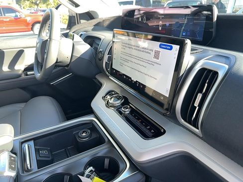 New 2025 Ford Expedition Active image 19