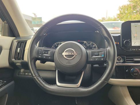 Used 2023 Nissan Pathfinder SL FWD image 19