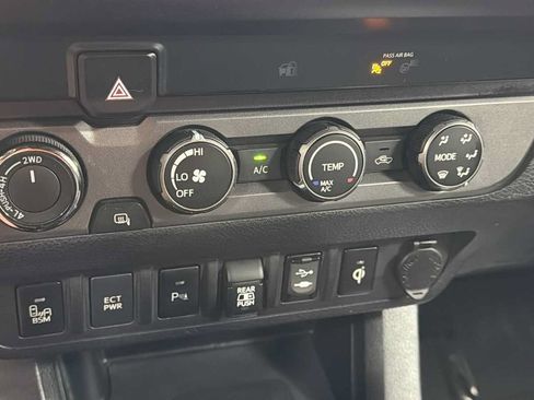 Certified 2019 Toyota Tacoma TRD Sport w/ Technology Package AWD/4WD image 21