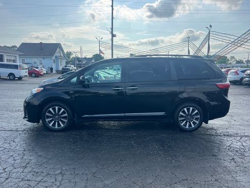 Used 2020 Toyota Sienna XLE AWD/4WD image 4