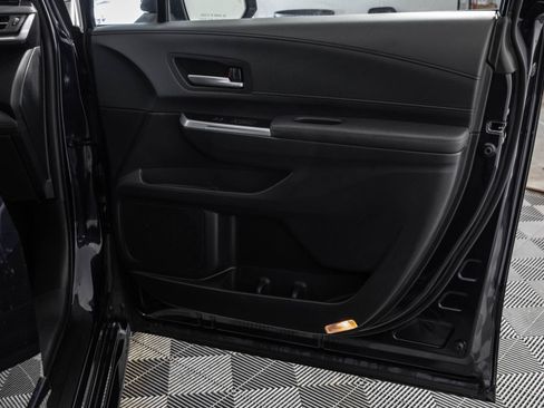 Used 2025 Toyota Sienna Platinum AWD/4WD image 44
