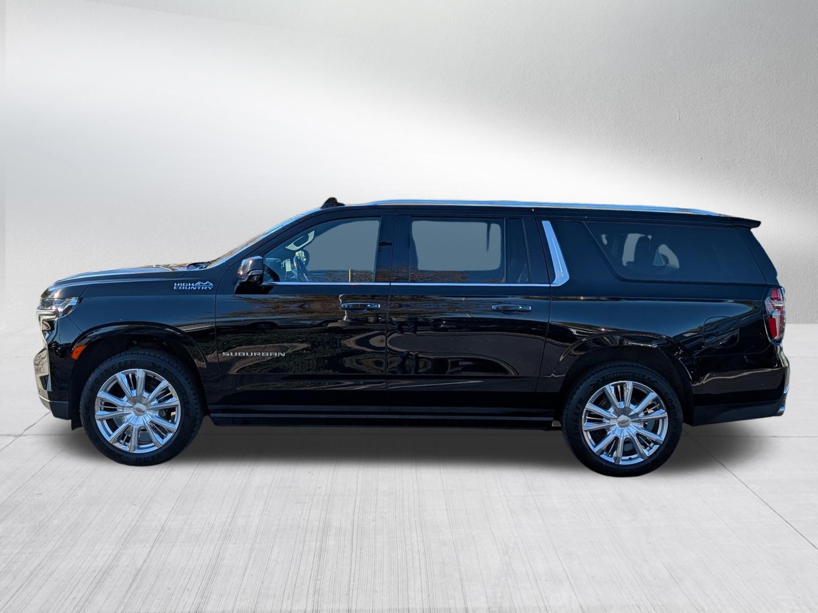Used 2021 Chevrolet Suburban High Country w/ Premium Package AWD/4WD image 4