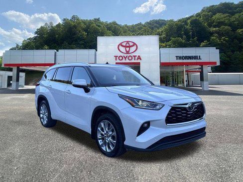Certified 2022 Toyota Highlander Limited image 1