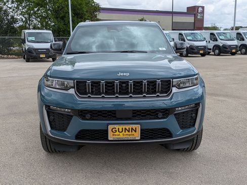 New 2026 Jeep Grand Cherokee Limited w/ Luxury Tech Group II RWD image 7