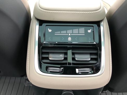 New 2026 Volvo XC90 T8 Plus w/ Protection Package Premier image 37