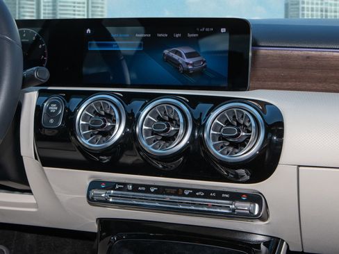 Used 2022 Mercedes-Benz A 220 image 21