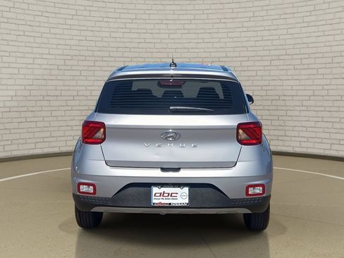Used 2025 Hyundai Venue SE image 6